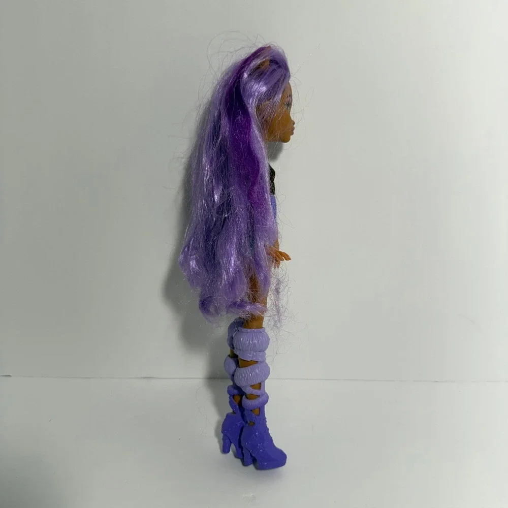 Monster High Clawdeen Wolf Skulltimate Secrets Fearidescent w Coffin Case